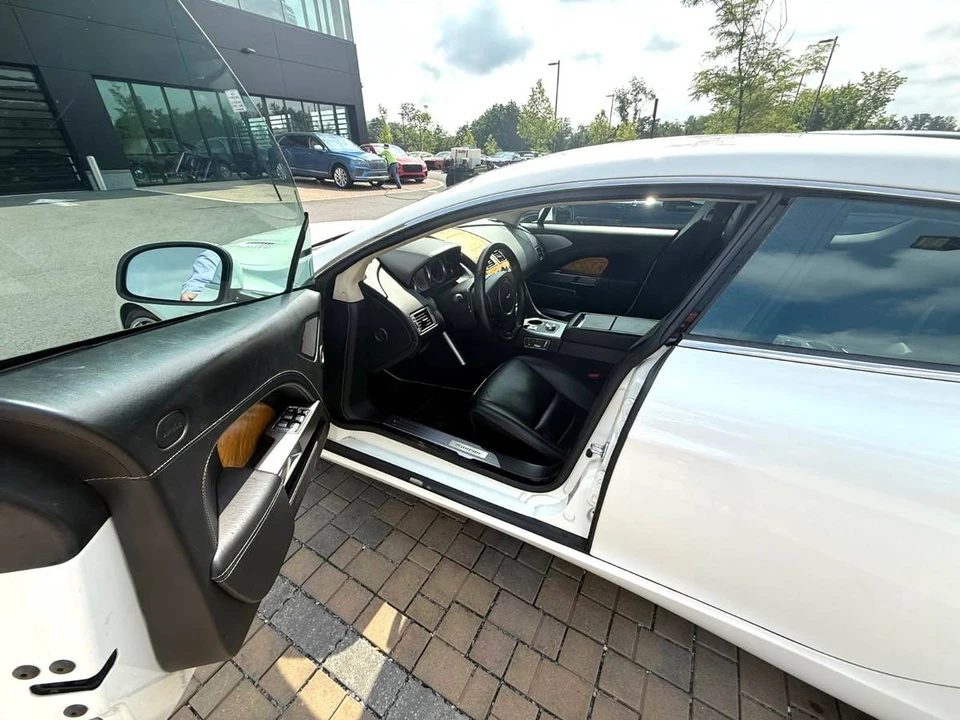 2010 Aston Martin Rapide - Image 10 of 24