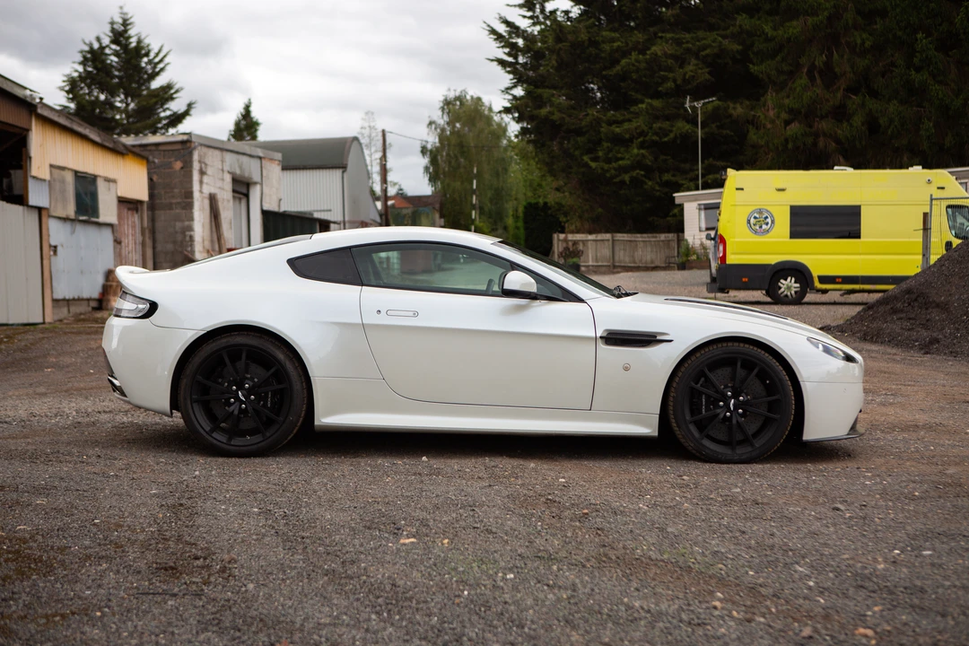 2010 Aston Martin Vantage - Image 8 of 31