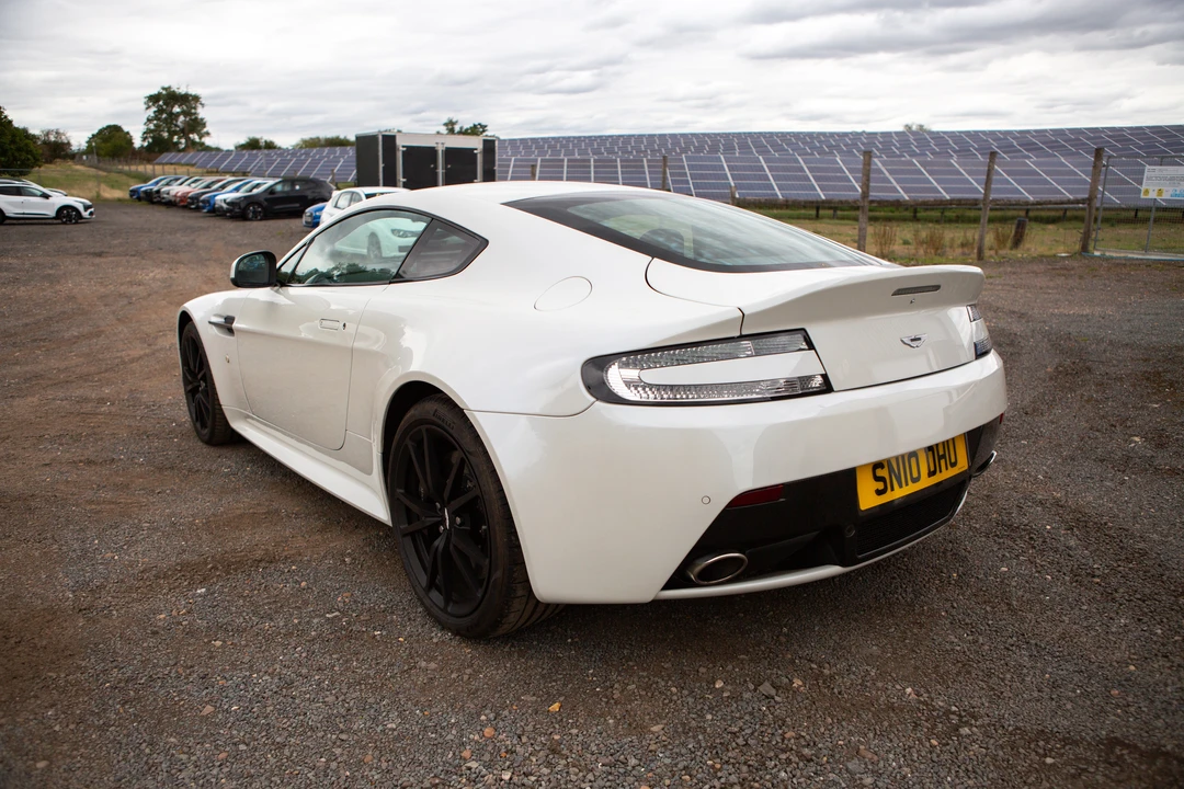2010 Aston Martin Vantage - Image 5 of 31