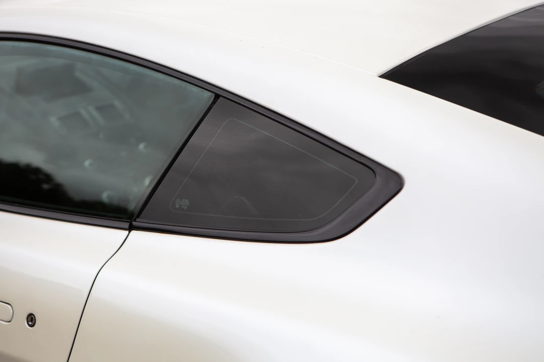 2010 Aston Martin Vantage - Image 24 of 31