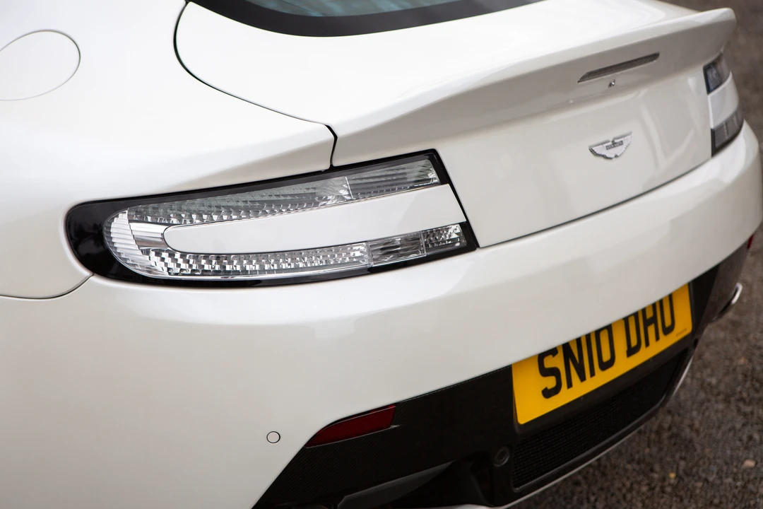 2010 Aston Martin Vantage - Image 26 of 31