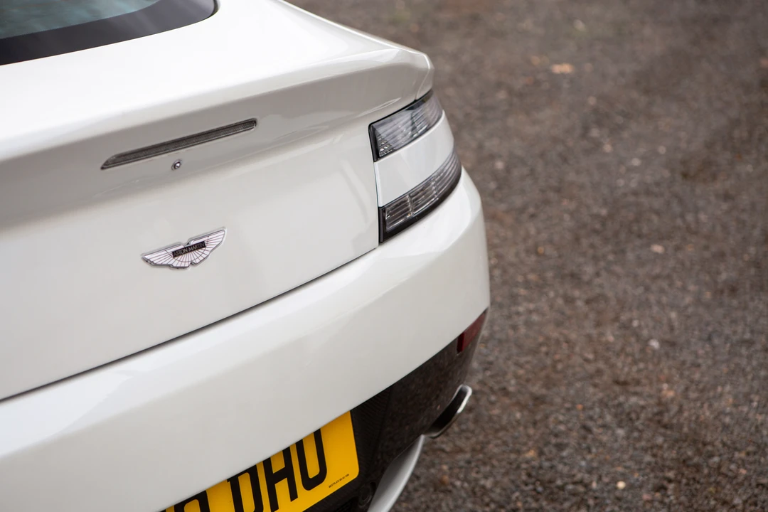 2010 Aston Martin Vantage - Image 27 of 31