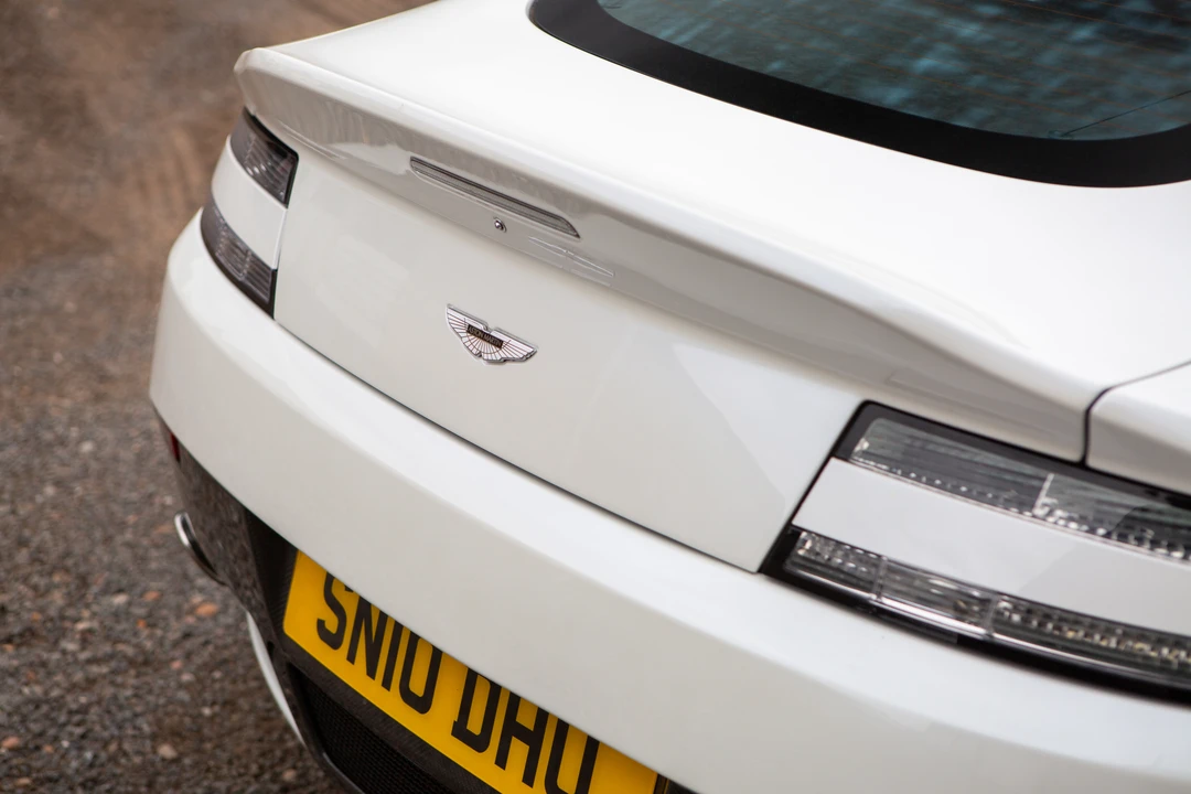 2010 Aston Martin Vantage - Image 28 of 31