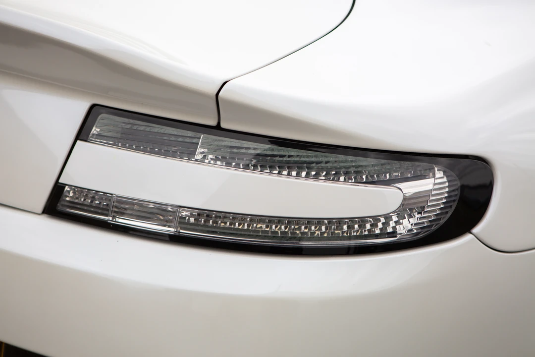 2010 Aston Martin Vantage - Image 29 of 31