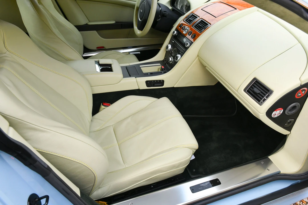 2010 Aston Martin V8 Vantage (2006-2017) - Image 30 of 31