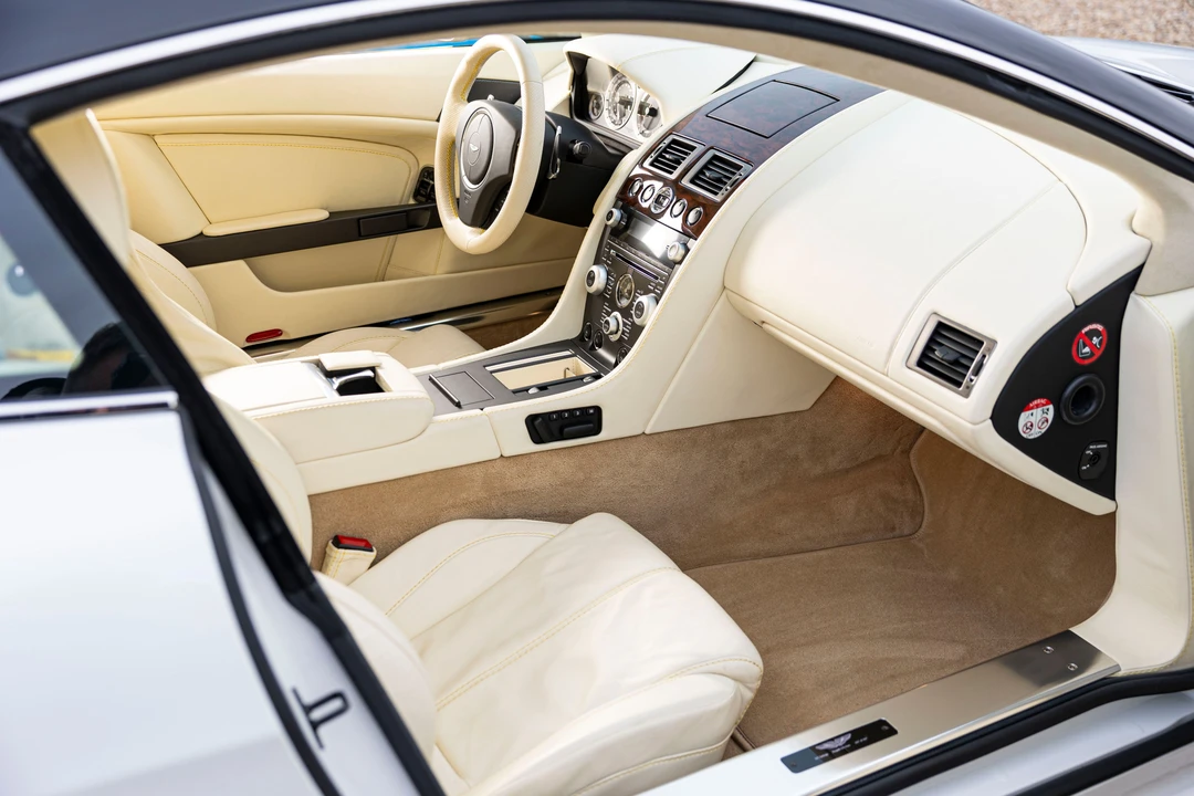 2010 Aston Martin V8 Vantage (2006-2017) - Image 25 of 31