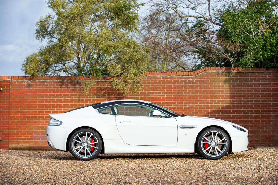 2010 Aston Martin V8 Vantage (2006-2017) - Image 9 of 31