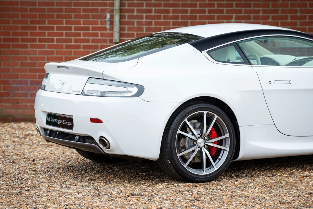 2010 Aston Martin V8 Vantage (2006-2017) - Image 5 of 31