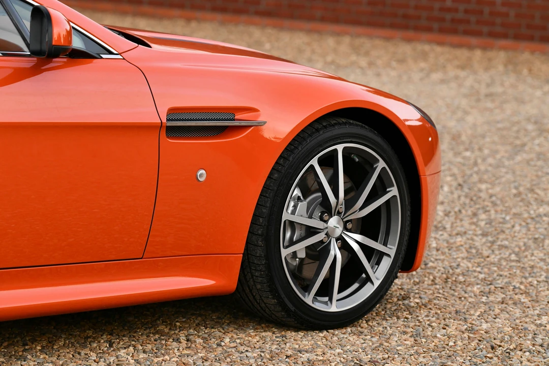 2010 Aston Martin V8 Vantage (2006-2017) - Image 13 of 31