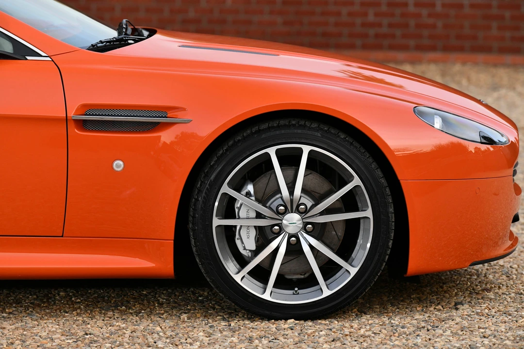 2010 Aston Martin V8 Vantage (2006-2017) - Image 10 of 31