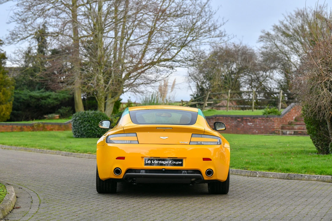 2010 Aston Martin V8 Vantage (2006-2017) - Image 9 of 31