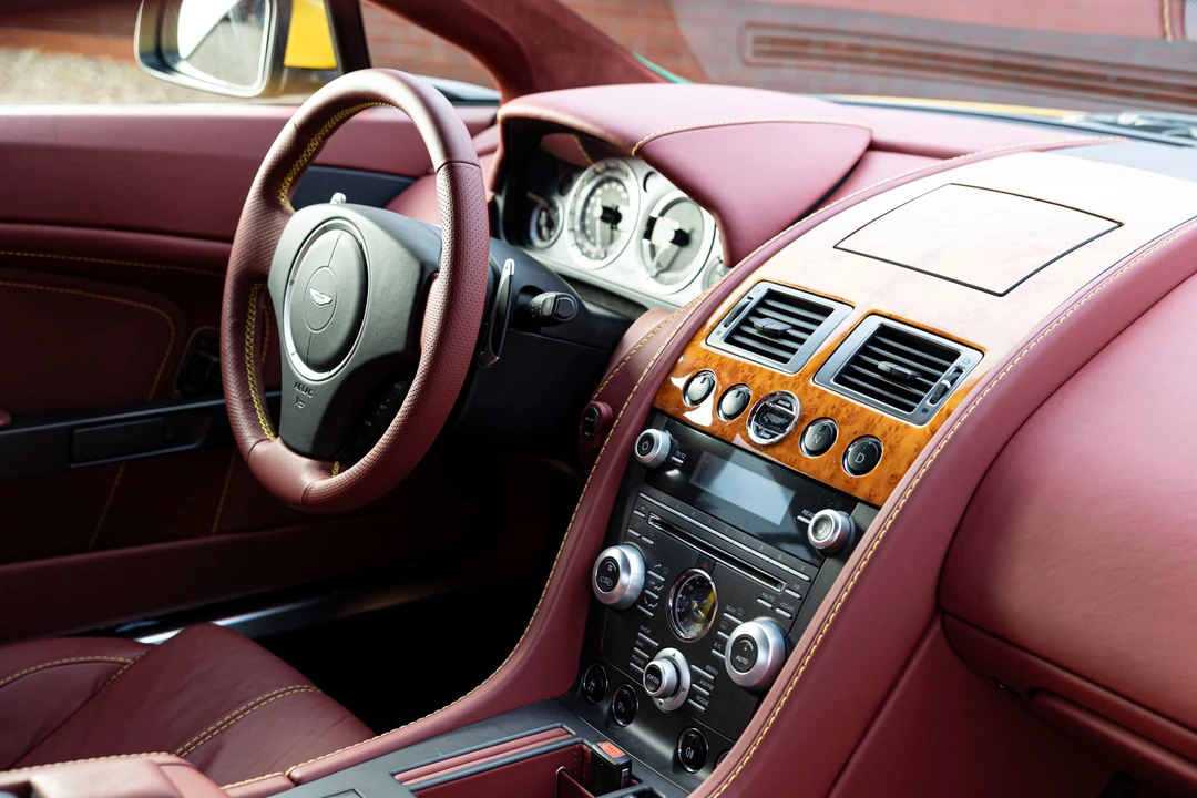 2010 Aston Martin V8 Vantage (2006-2017) - Image 7 of 25