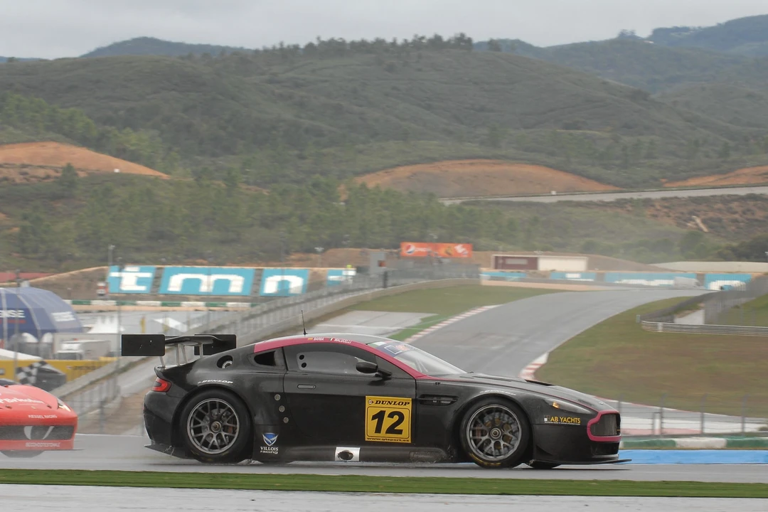 2010 Aston Martin V8 Vantage (2006-2017) - Image 6 of 31