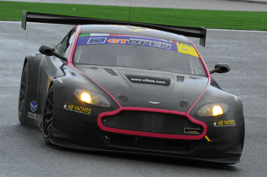 2010 Aston Martin V8 Vantage (2006-2017) - Image 7 of 31
