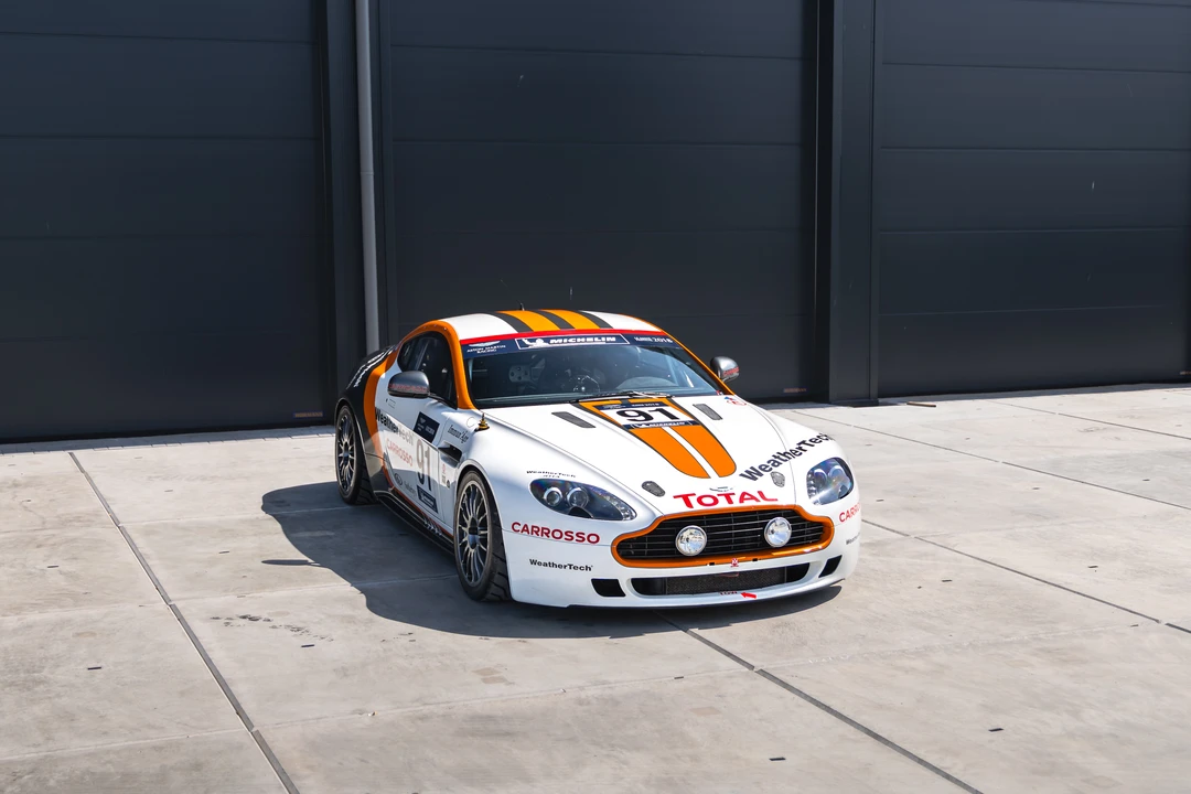 2010 Aston Martin V8 Vantage (2006-2017) - Image 15 of 31