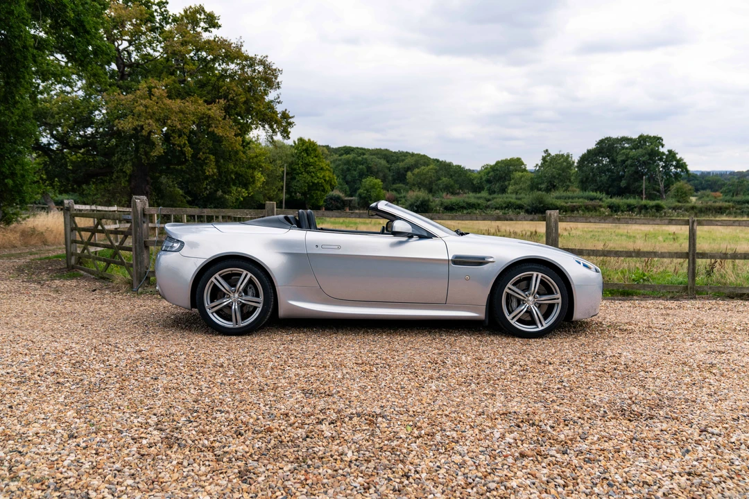 2010 Aston Martin V8 Vantage (2006-2017) - Image 8 of 31