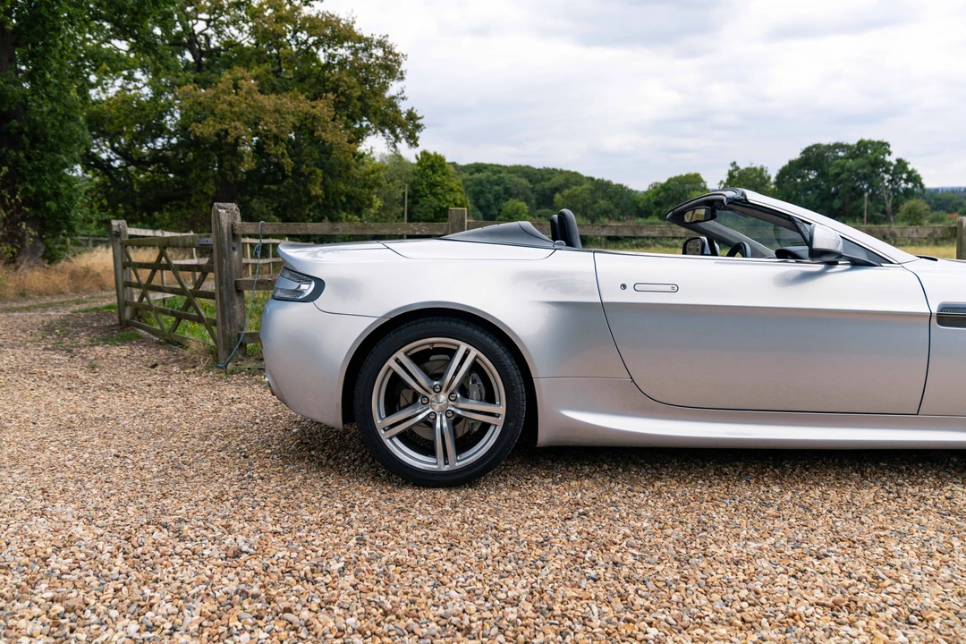 2010 Aston Martin V8 Vantage (2006-2017) - Image 29 of 31