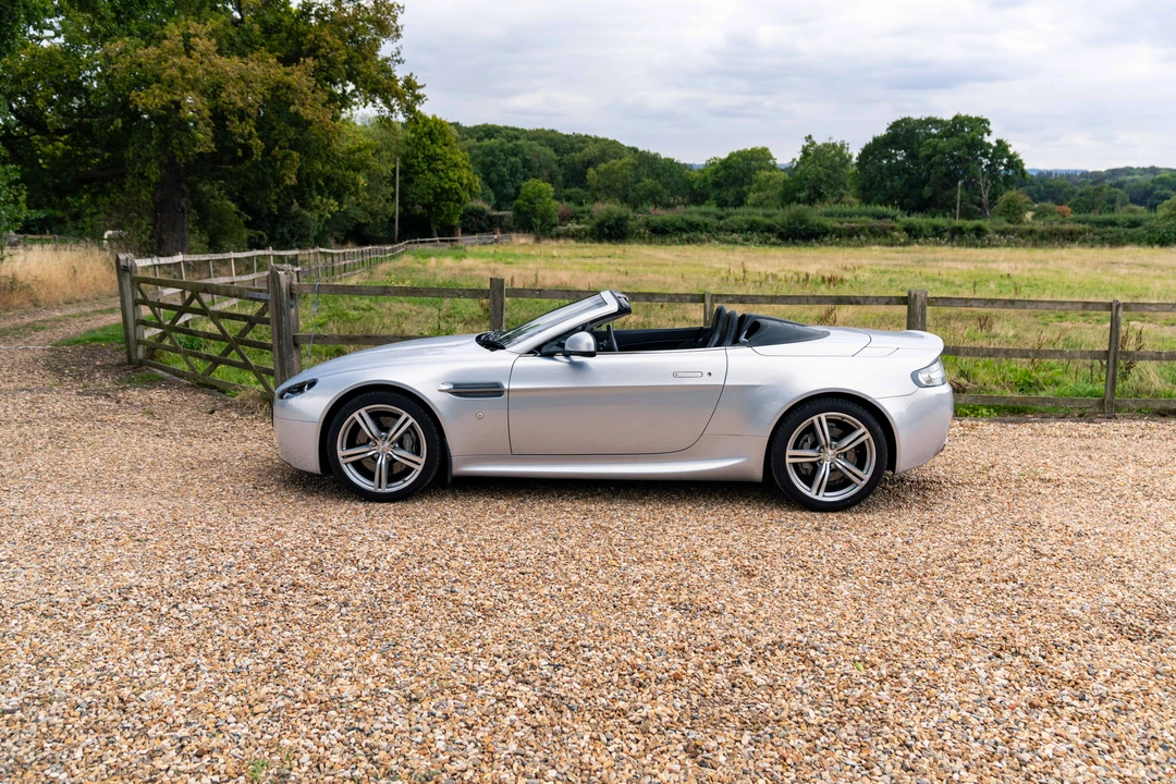 2010 Aston Martin V8 Vantage (2006-2017) - Image 12 of 31