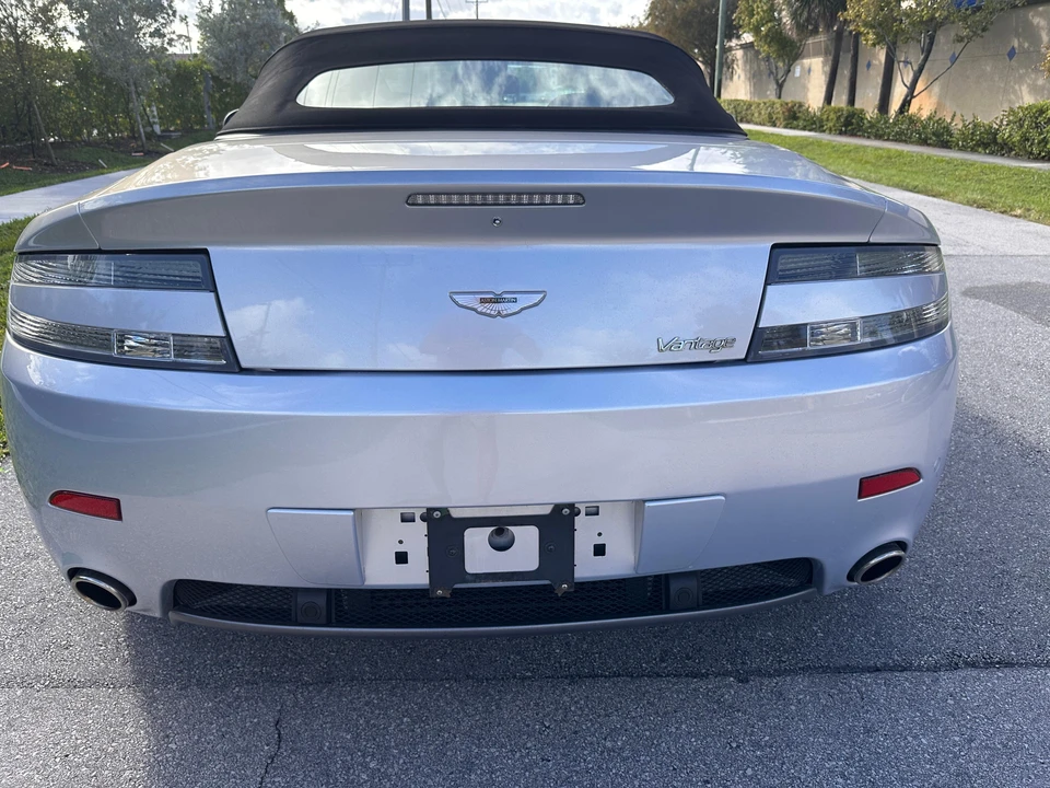 2010 Aston Martin V8 Vantage (2006-2017) - Image 12 of 31