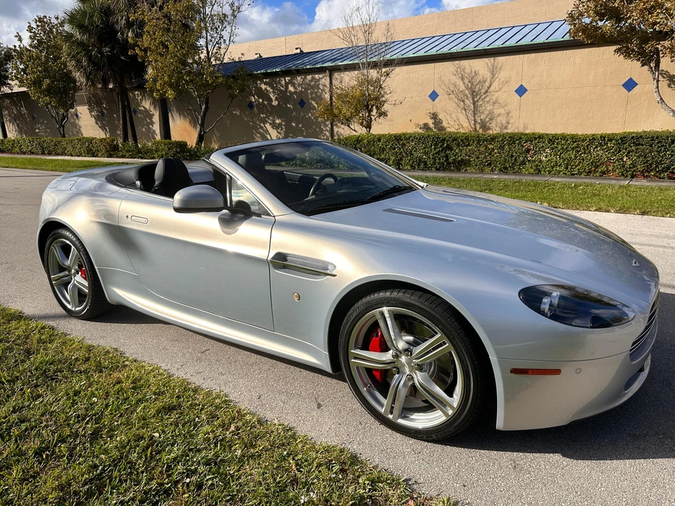 2010 Aston Martin V8 Vantage (2006-2017) - Image 17 of 31