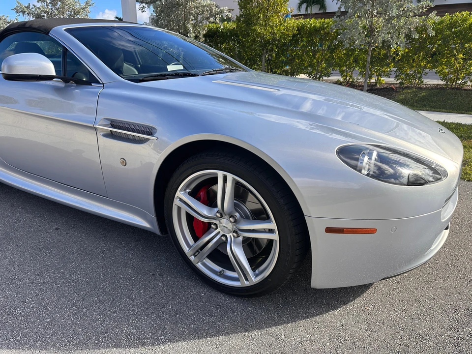 2010 Aston Martin V8 Vantage (2006-2017) - Image 29 of 31
