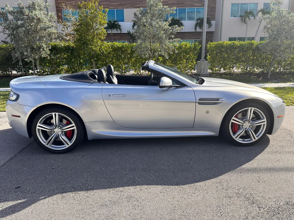 2010 Aston Martin V8 Vantage (2006-2017) - Image 16 of 31