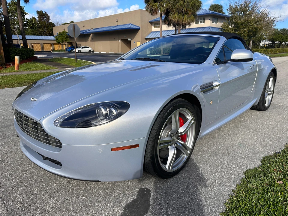 2010 Aston Martin V8 Vantage (2006-2017) - Image 8 of 31