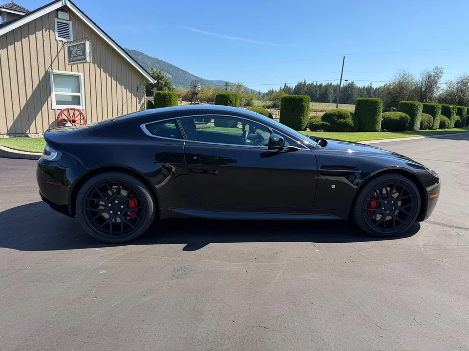 2010 Aston Martin V8 Vantage (2006-2017) - Image 5 of 31