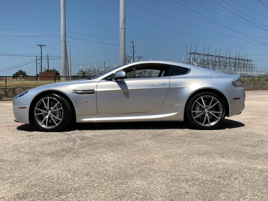 2010 Aston Martin Vantage - Image 2 of 10