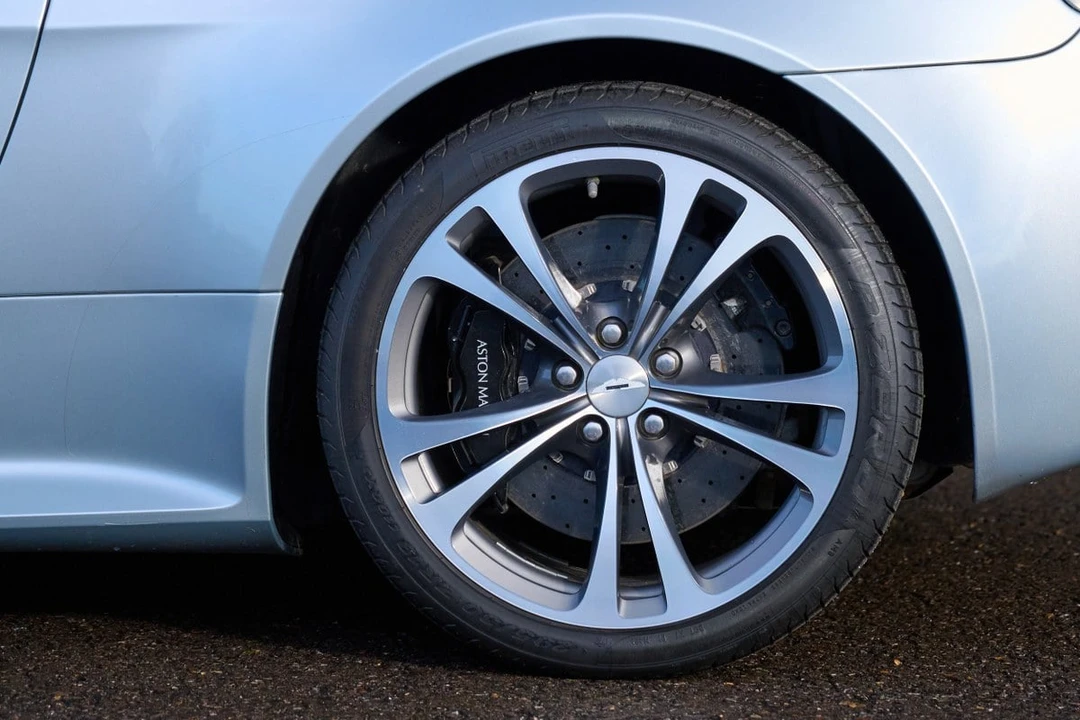 2010 Aston Martin V12 Vantage (2010-2018) - Image 17 of 30