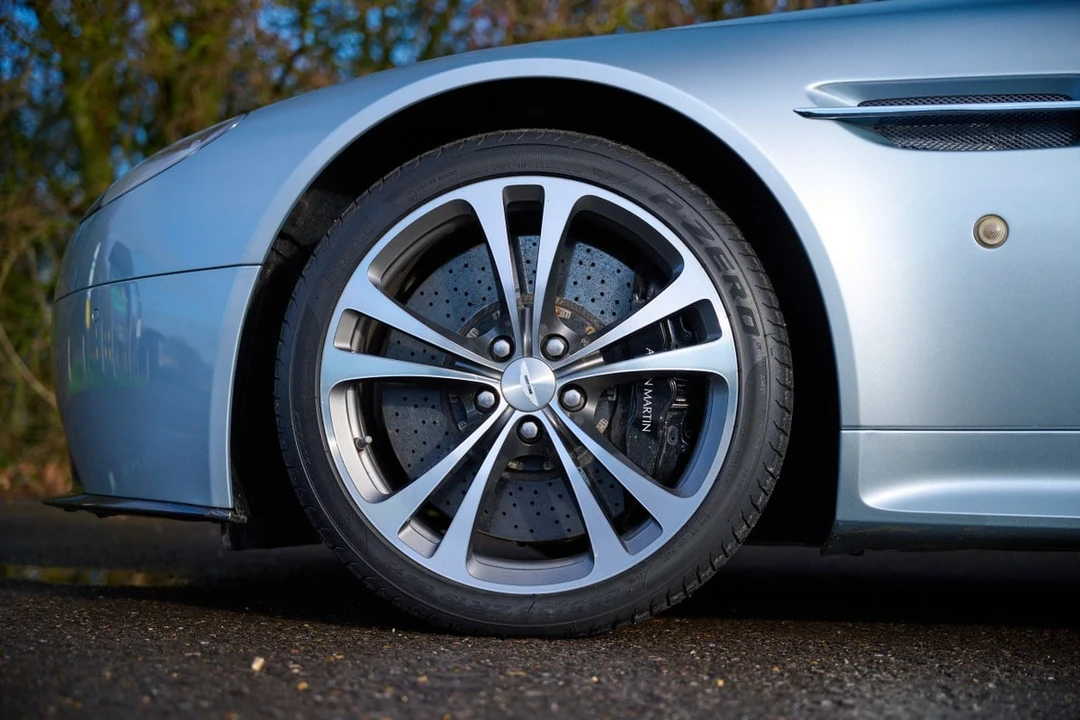2010 Aston Martin V12 Vantage (2010-2018) - Image 18 of 30
