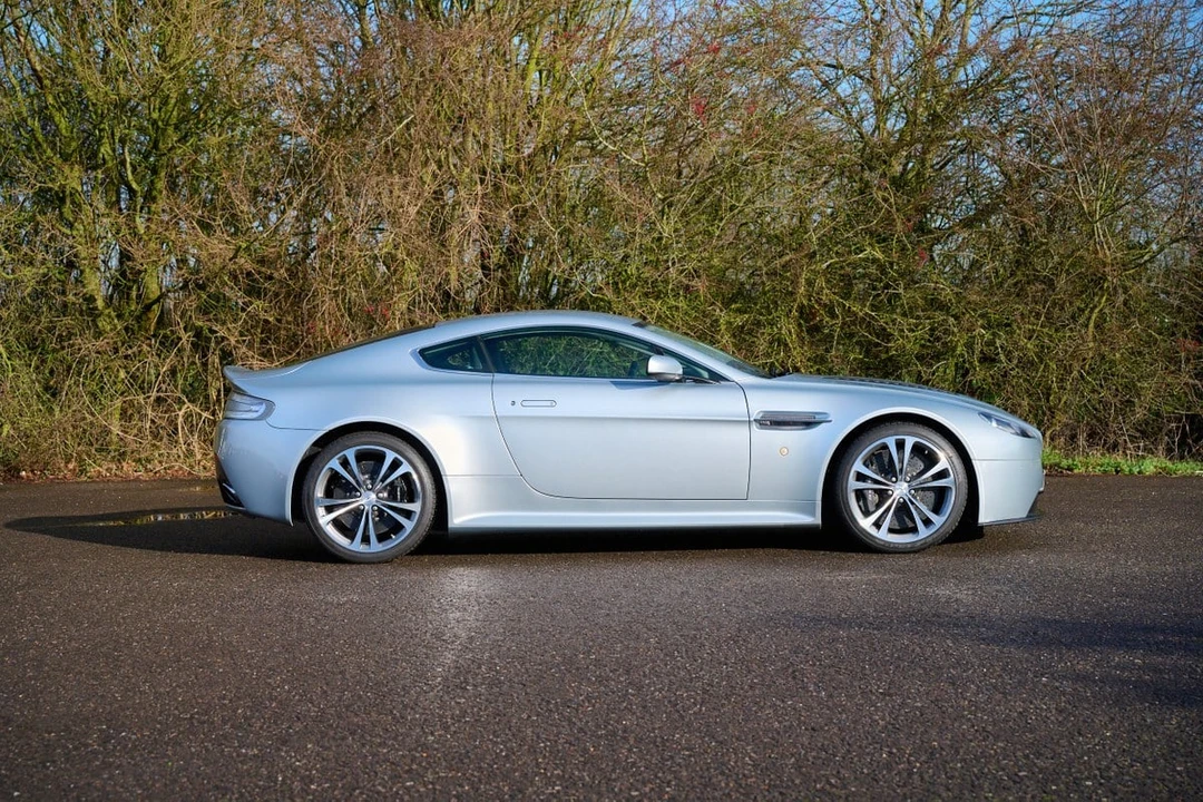 2010 Aston Martin V12 Vantage (2010-2018) - Image 12 of 30