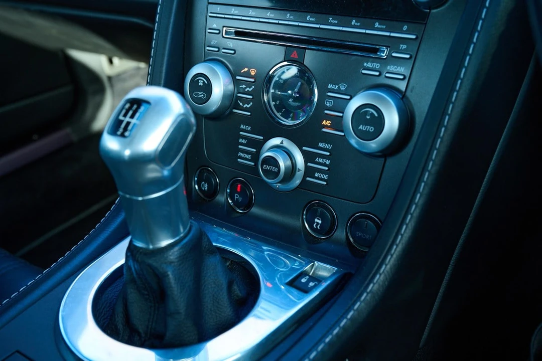 2010 Aston Martin V12 Vantage (2010-2018) - Image 4 of 30