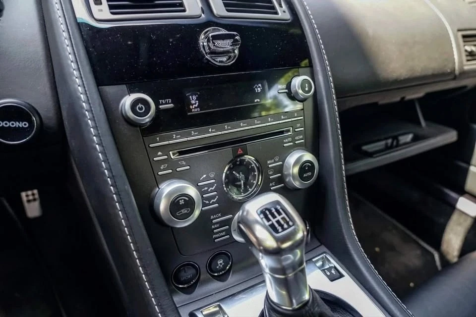 2010 Aston Martin V12 Vantage (2010-2018) - Image 10 of 11