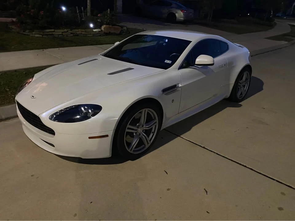2010 Aston Martin Vantage - Image 3 of 3