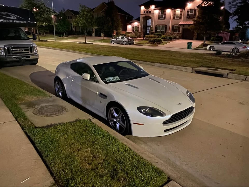 2010 Aston Martin Vantage - Image 2 of 3