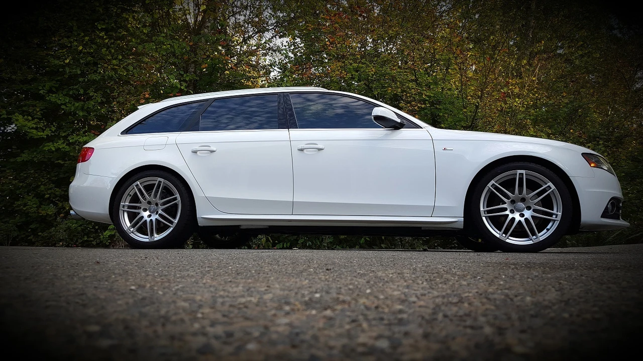 2010 Audi B8 A4 - Image 2 of 4