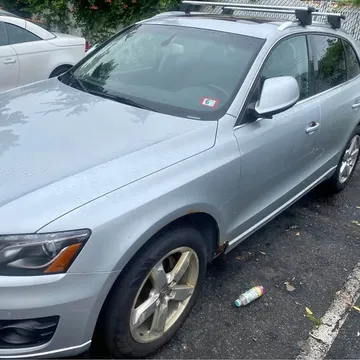 2010 Audi Q5 3.2 Quattro Premium Plus Sport Utility 4D