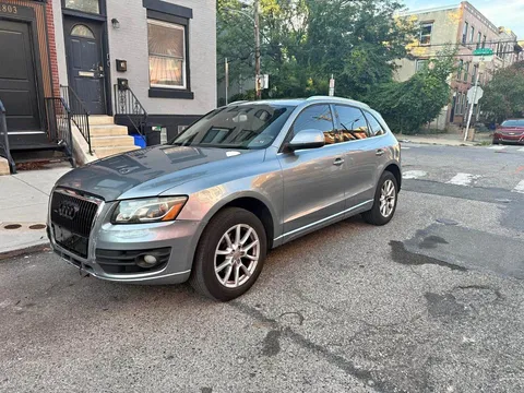 2010 Audi Q5 3.2 Quattro Premium Plus Sport Utility 4D