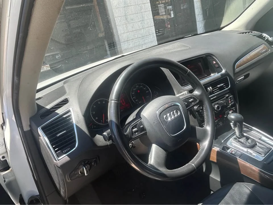 2010 Audi 8R Q5 - Image 2 of 4