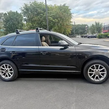 2010 Audi Q5 3.2 Quattro Premium Sport Utility 4D