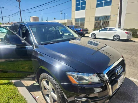 2010 Audi Q5 3.2 Quattro Premium Sport Utility 4D