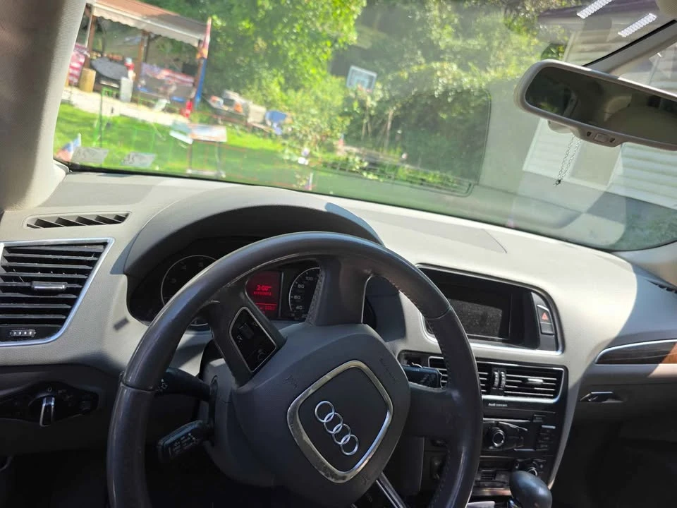 2010 Audi 8R Q5 - Image 2 of 9