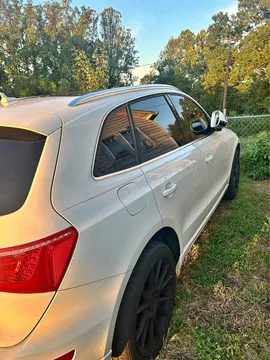 2010 Audi Q5 3.2 Quattro Premium Sport Utility 4D