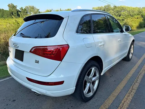 2010 Audi Q5 3.2 Quattro Premium Sport Utility 4D