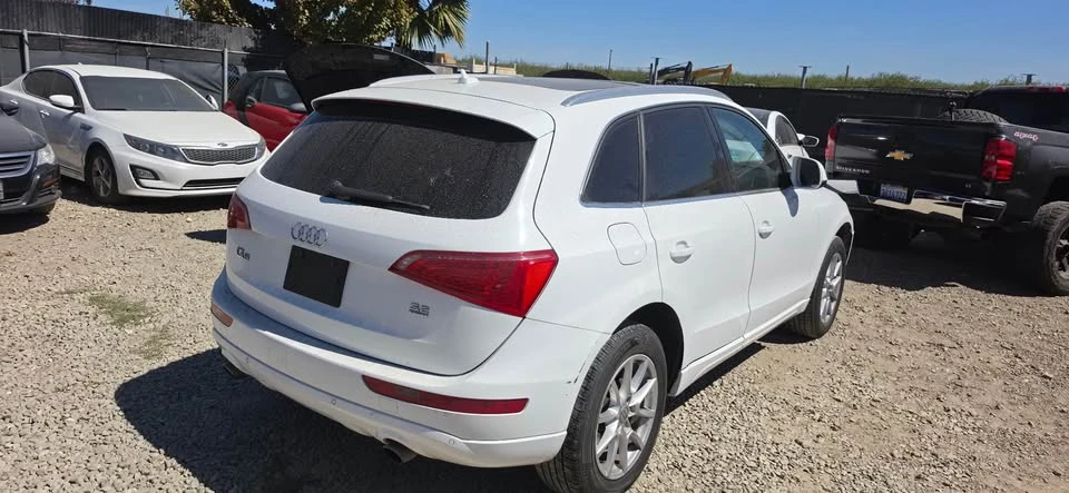 2010 Audi 8R Q5 - Image 2 of 4