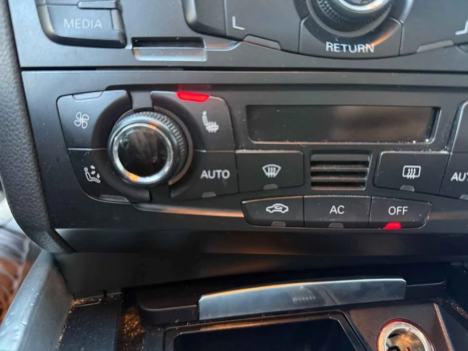 2010 Audi 8R Q5 - Image 12 of 15