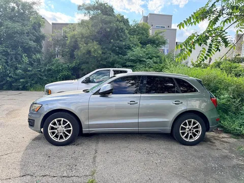 2010 Audi Q5 Premium Sport Utility 4D