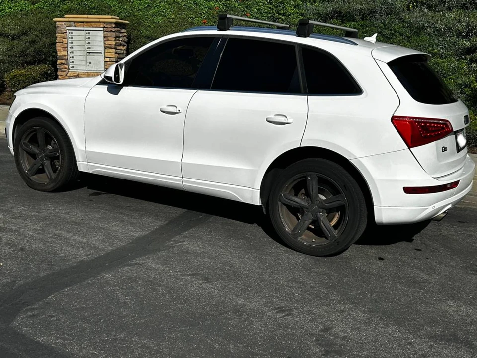 2010 Audi 8R Q5 - Image 2 of 11