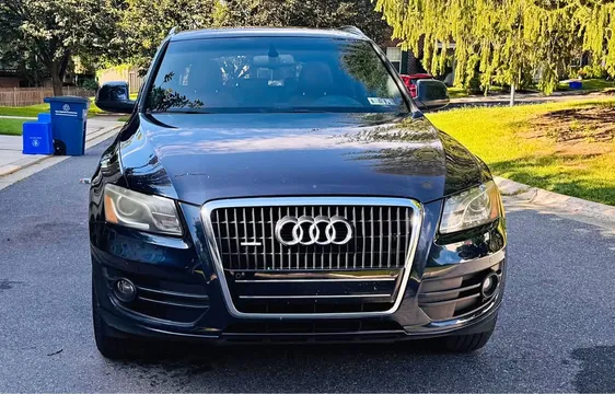2010 Audi Q5 Premium Plus Sport Utility 4D